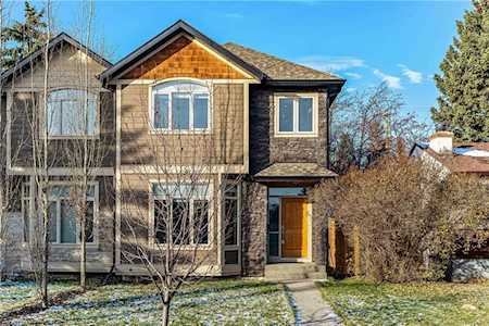 2417 32 Street SW Calgary, AB T3E 2R6