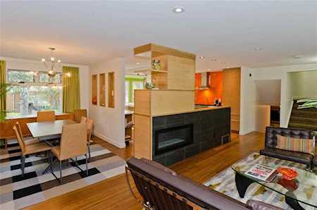 3219 24 Avenue NW Calgary, AB T2N 1N5