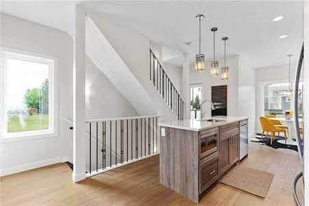 5115 4A Street SW #4 Calgary, AB T2V 0Z8