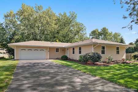 5 Bridgeport Ln Geneva, IL 60134