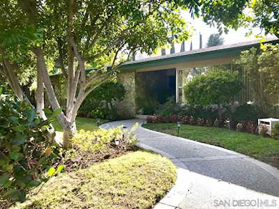 4147 Clear Valley Drive Encino, CA 91436