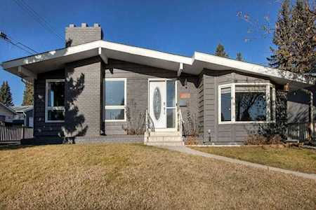 5735 Ladbrooke Drive SW Calgary, AB T3E 5Y2