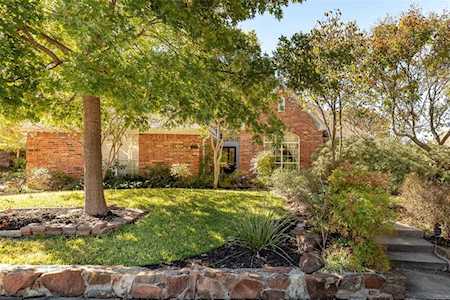 8633 SHADYBROOKE Drive North Richland Hills, TX 76182