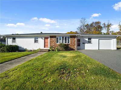 40 Brookside AV North Providence, RI 02911
