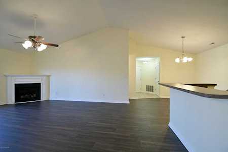 8002 Magnolia Ridge Ct #202 Louisville, KY 40291
