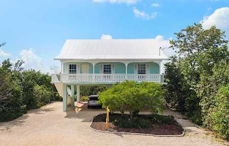 100 Venetian Dr Lower Matecumbe, FL 33036