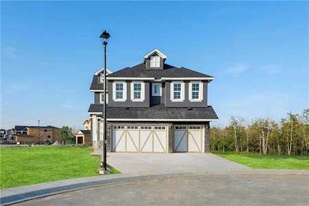 219 Kinniburgh Place Chestermere, AB T1X 1Y1
