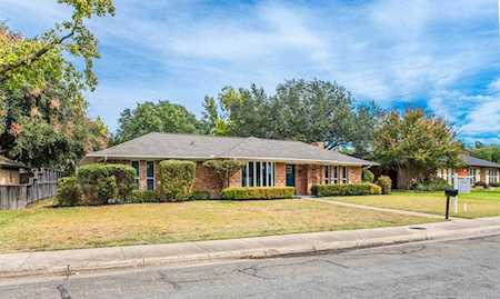 7429 TANGLEGLEN Drive Dallas, TX 75248