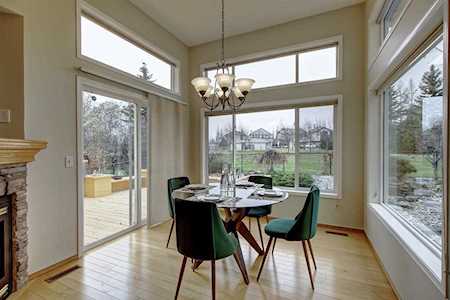 136 Springbank Crescent SW Calgary, AB T3H 3S6