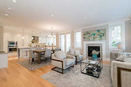 1155 12th Street West Vancouver, BC V7T 2N4