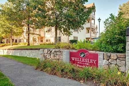 12 Russell Road #205 Wellesley, MA 02482