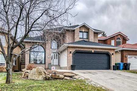 107 Christie Park View SW Calgary, AB T3H 2Y7