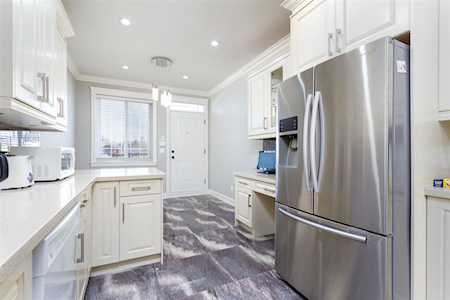 8029 16th Avenue Burnaby, BC V3N 1R6