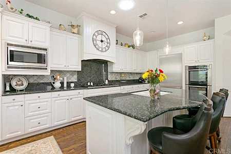 2876 Vista Acedera Carlsbad, CA 92009