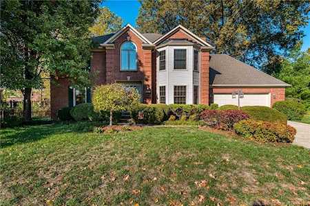 1903 Winged Foot Court Jeffersonville, IN 47130