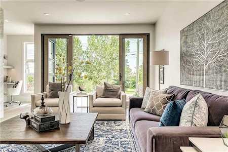 2518 19 Street SW Calgary, AB T2T 4X3