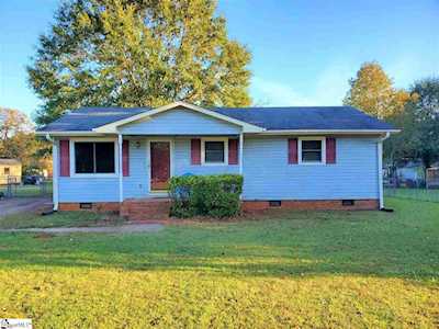 4 Ford Dr Wellford, SC 29385