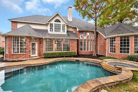 220 Highland Oaks Circle Southlake, TX 76092