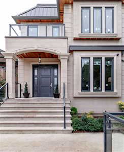3872 W 10th Avenue Vancouver, BC V6R 2G7