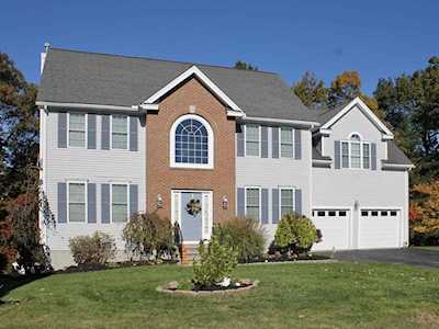 29 Snowy Owl Ln Worcester, MA 01605