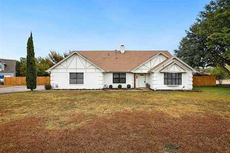 525 Meadow Knoll Court Keller, TX 76248
