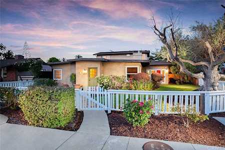 398 Flower Street Costa Mesa, CA 92627