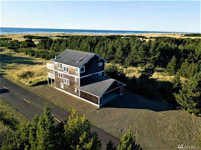 316 6th St NW Long Beach, WA 98631