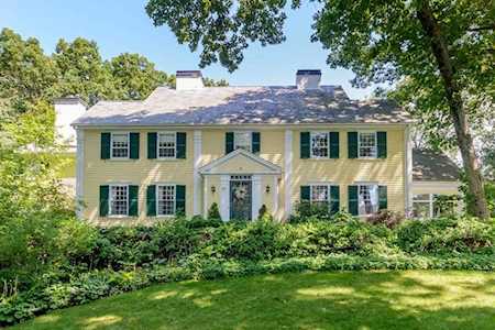 81 Arnold Rd Wellesley, MA 02481