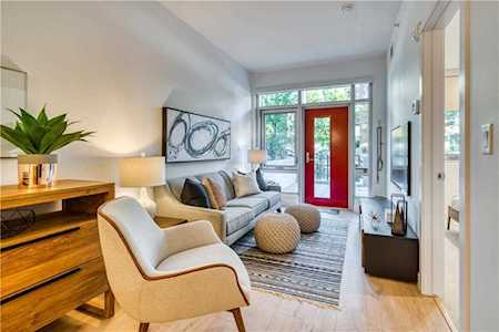 88 9 Street NE #111 Calgary, AB T2E 4E1