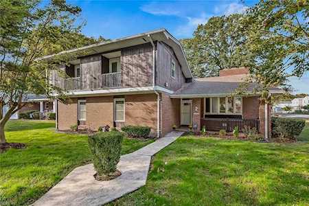2 Mimosa Cres Hampton, VA 23661