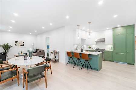 2047 W 15th Avenue Vancouver, BC V6J 2L4