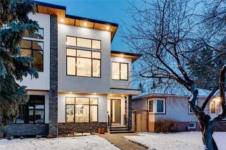 3014 26A Street SW Calgary, AB T3E 2E1