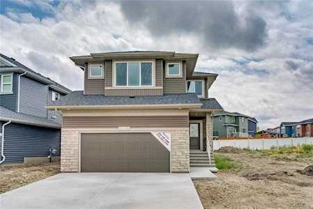 35 Evansglen Link NW Calgary, AB T3P 0P1