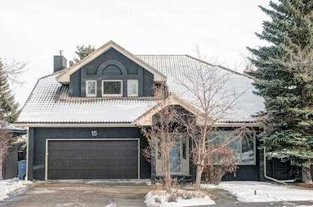 15 Strathdale Close SW Calgary, AB T3H 2K2