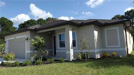 7204 Yarnell Street Englewood, FL 34224