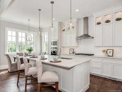 6814 W Providence Ln Charlotte, NC 28226