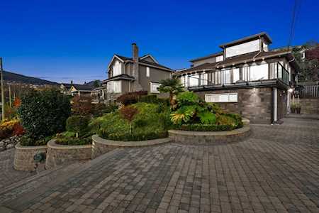 960 Leyland Street West Vancouver, BC V7T 1B8