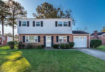 12 Granger Dr Hampton, VA 23666