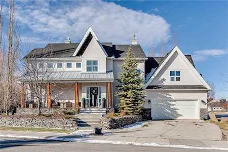 218 Discovery Ridge Boulevard SW Calgary, AB T3H 5L9