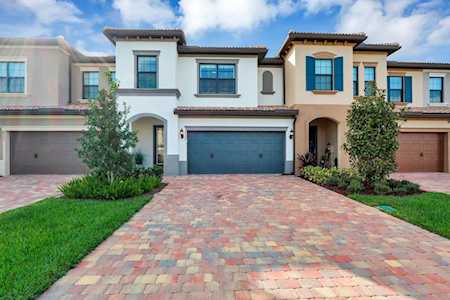 8327 Rearing Lane Lake Worth, FL 33467