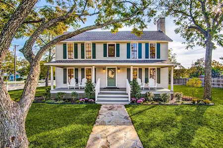 420 E College Street Grapevine, TX 76051