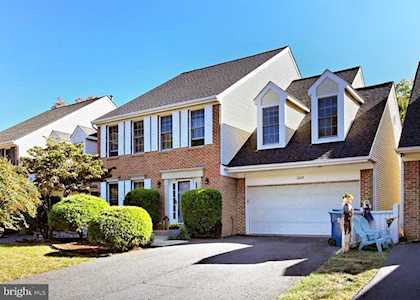 2309 Yvonnes Way Dunn Loring, VA 22027