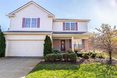 2710 Signature Circle Hamburg Twp, MI 48169