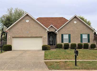 7011 Black Walnut Cir Louisville, KY 40229