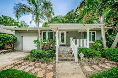 2450 E Woodlawn Circle St Petersburg, FL 33704