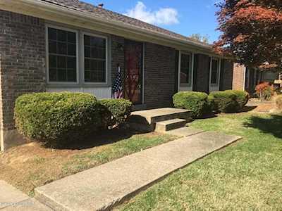 5902 Bucks Ln Louisville, KY 40291