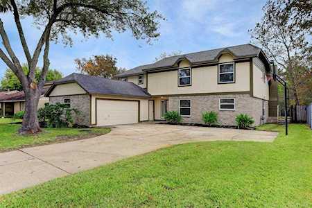 416 Westwood Dr Friendswood, TX 77546