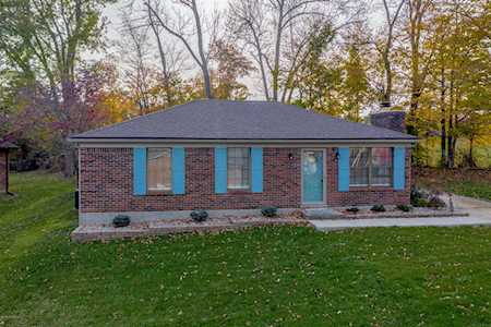 5500 Wooded Lake Dr Louisville, KY 40299