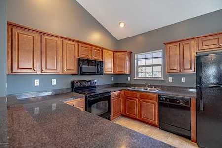 6009 Wooded Creek Dr #202 Louisville, KY 40291
