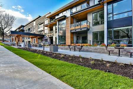 3365 E 4th Avenue #402 Vancouver, BC V5M 0E7
